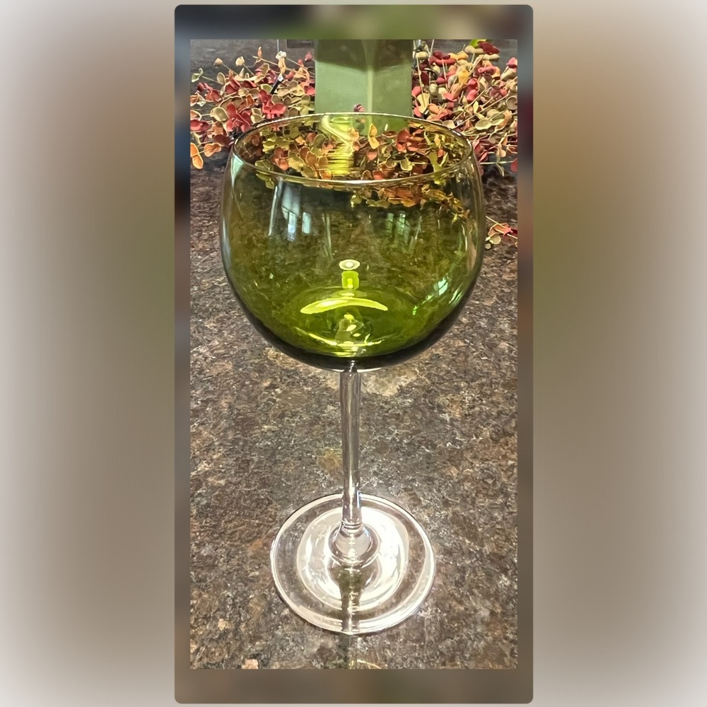 Set of Four Green & Blue White Wine/Balloon Wine Glasses - Picture 3 of 8
